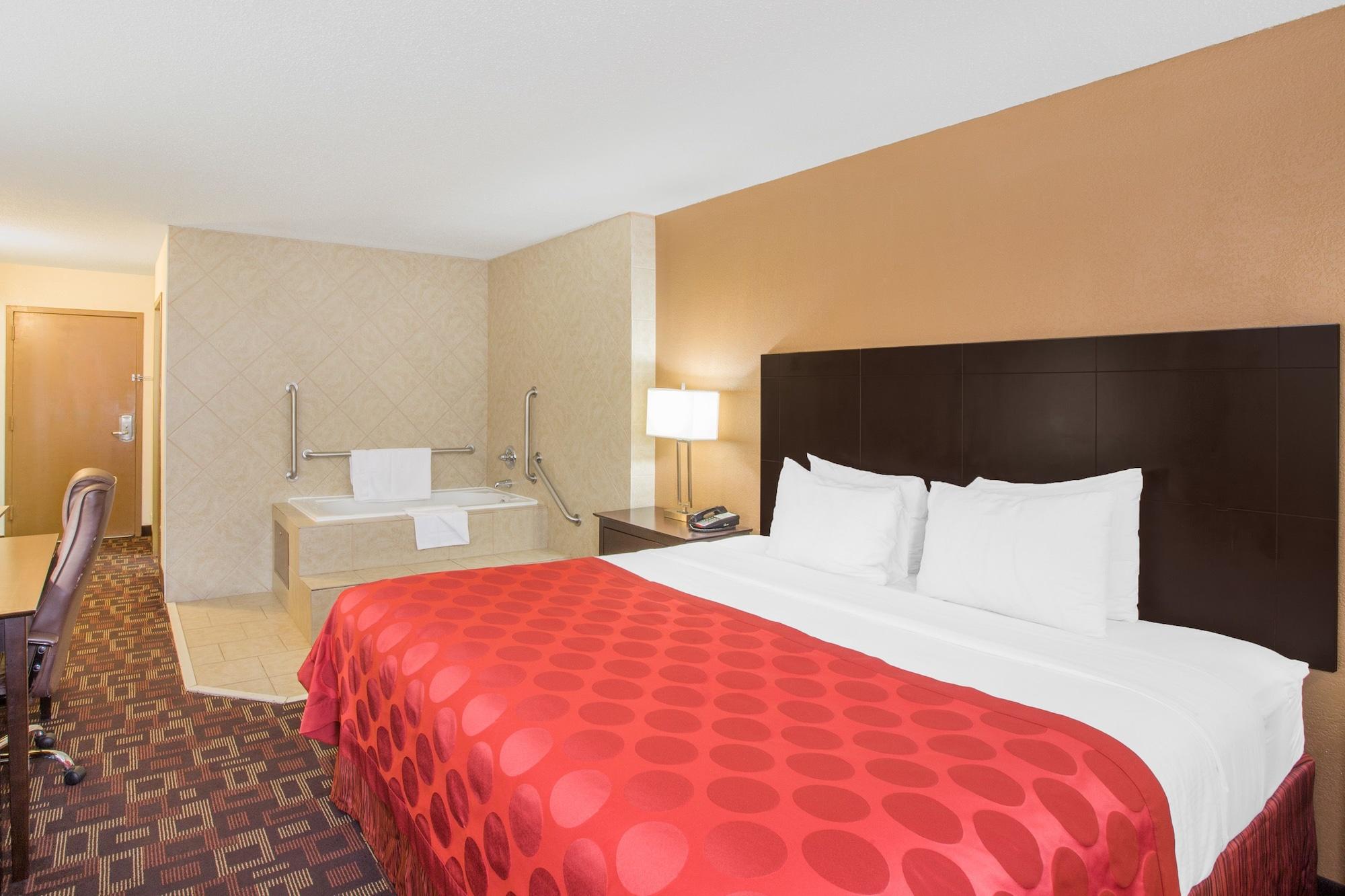 Hôtel Ramada By Wyndham Tulsa Extérieur photo