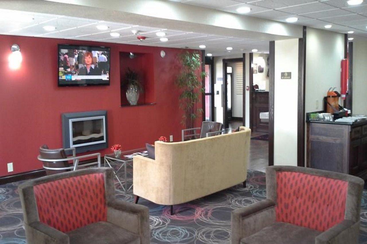 Hôtel Ramada By Wyndham Tulsa Extérieur photo